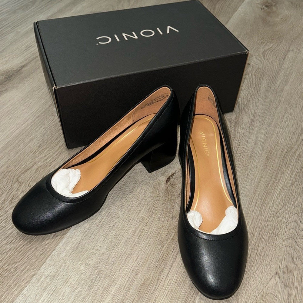 Vionic Carmel 9.5 M Black Leather Classic Pump Heel